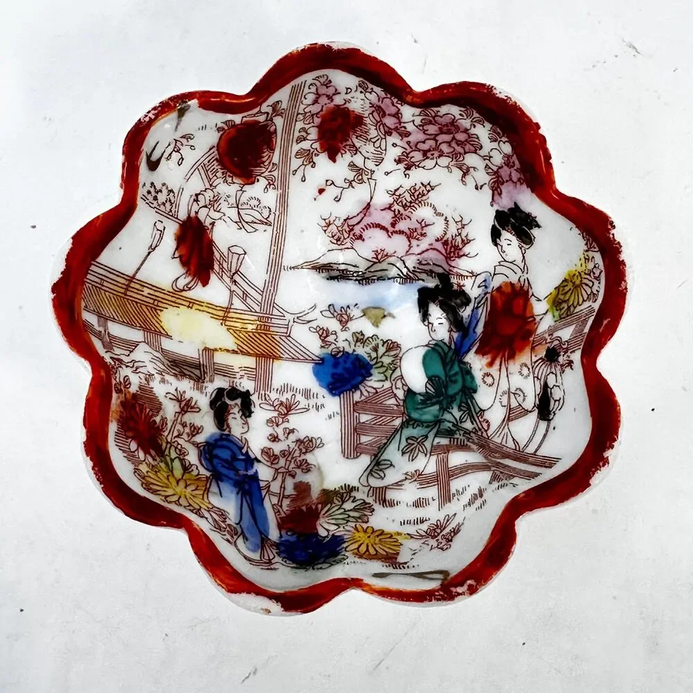 Japanese Kutani Geisha Porcelain Bowls Scalloped Hand Painted Set of 3 Vintage